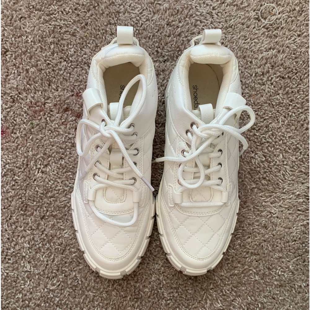 New Shoedazzle Endellion Lace up Shoe